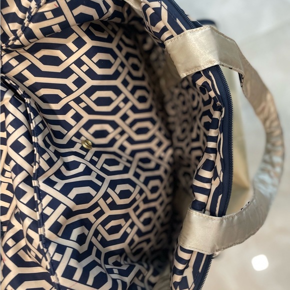 Jujube Diaper Bag 
Geometric Design Top Handle
Adj.Shoulder Strap
Excellent cond - Picture 6 of 10